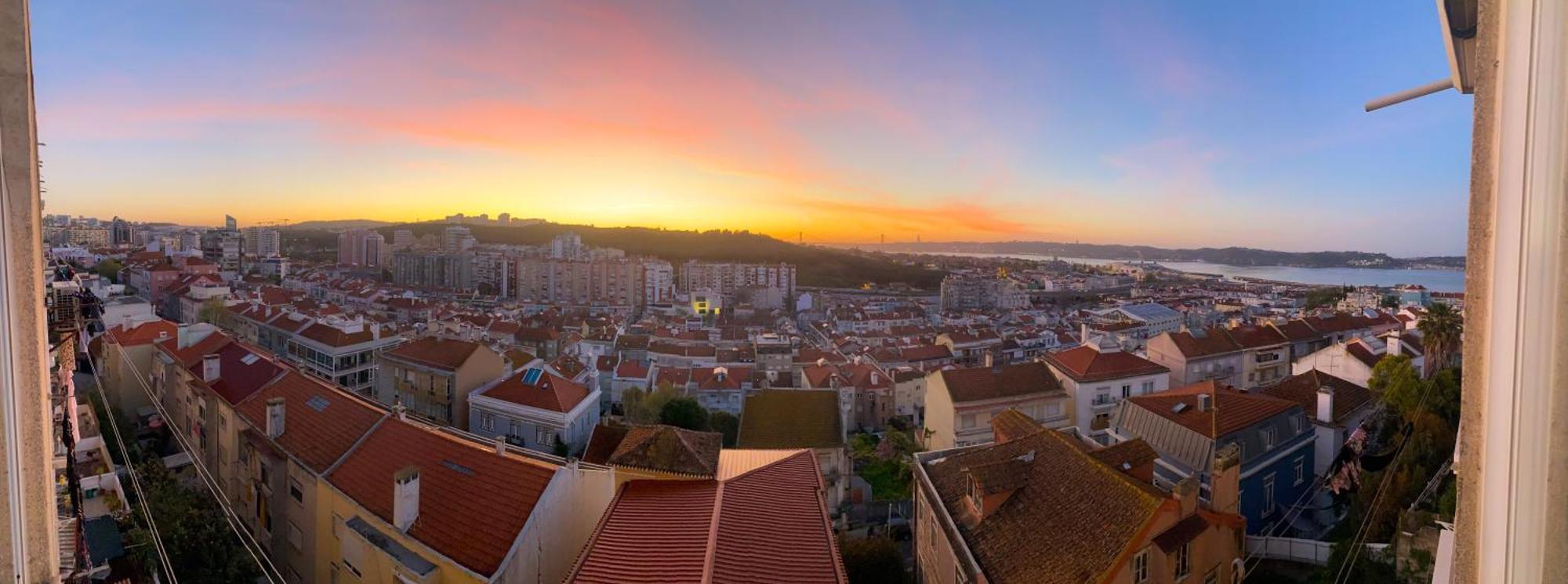 Ideally Located With Perfect Views Algés Exterior foto